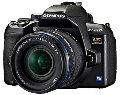 Olympus E-620 được đánh giá là đối thủ đáng gờm của Canon 450D.