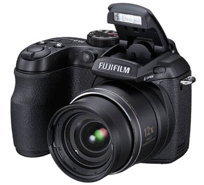 Fujifilm FinePix S1500 là mẫu máy ảnh siêu zoom có ống kính zoom quang 12x. Ảnh: Cnet.