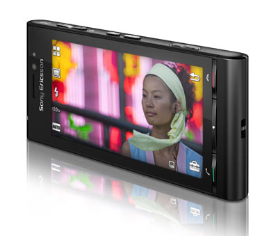 Sony Ericsson Idou mở đầu cuộc đua máy ảnh 12 Megapixel. Ảnh: Cnet.